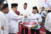 Safari Ramadan di Bengkalis, Plt Gubri SF Hariyanto Serahkan Bantuan Kemitraan BRK Syariah di Desa Muara Basung