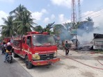 Tiga Kios Ludes Terbakar di Muara Fajar Barat, Seorang Perempuan Terluka