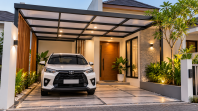 7 Desain Carport Rumah Kecil untuk Satu Mobil agar Tidak Terlihat Penuh