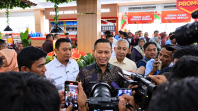 Budiman Swalayan Panam Resmi Dibuka, Wako Agung Titip Tenaga Kerja dan UMKM