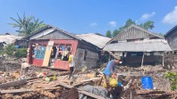 Detik-detik Abrasi Terjang Sungai Nyiur, 17 Warga Terdampak dan Lima Rumah Ambruk