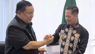 Sah, Mukhlisin Resmi Terima SK Penunjukan sebagai Plt Bupati Kuansing