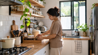 7 Kebiasaan Sepele yang Membuat Meja Dapur Selalu Penuh