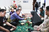 Direksi dan Manajemen BRK Syariah Kunjungi Rumah Duka, Serahkan Santunan untuk Keluarga Almarhumah Siti Hajar Harahap