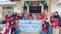 Mahasiswa KKN UNRI Ajarkan Ibu PKK Air Hitam Bikin Spray Serai, Solusi Alami Usir Nyamuk