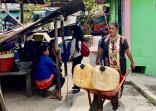 Di Ujung Negeri, Sebuah Gerobak Mengantarkan Harapan