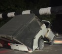 Mobil Box Hantam Portal Jembatan Leighton, Bagian Depan Kendaraan Ringsek