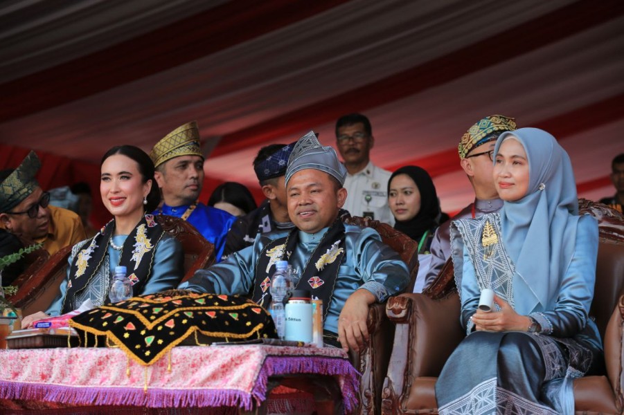 Menteri Pariwisata Widiyanti Resmi Buka Pacu Jalur di Kuansing