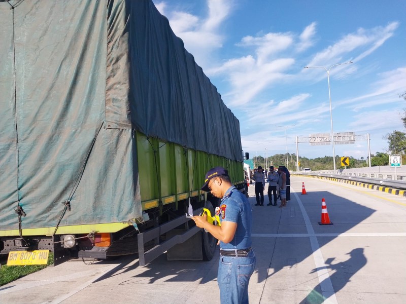 DPRD Riau Bongkar Dugaan Bekingan Kendaraan Truk ODOL, Kebal Hukum?