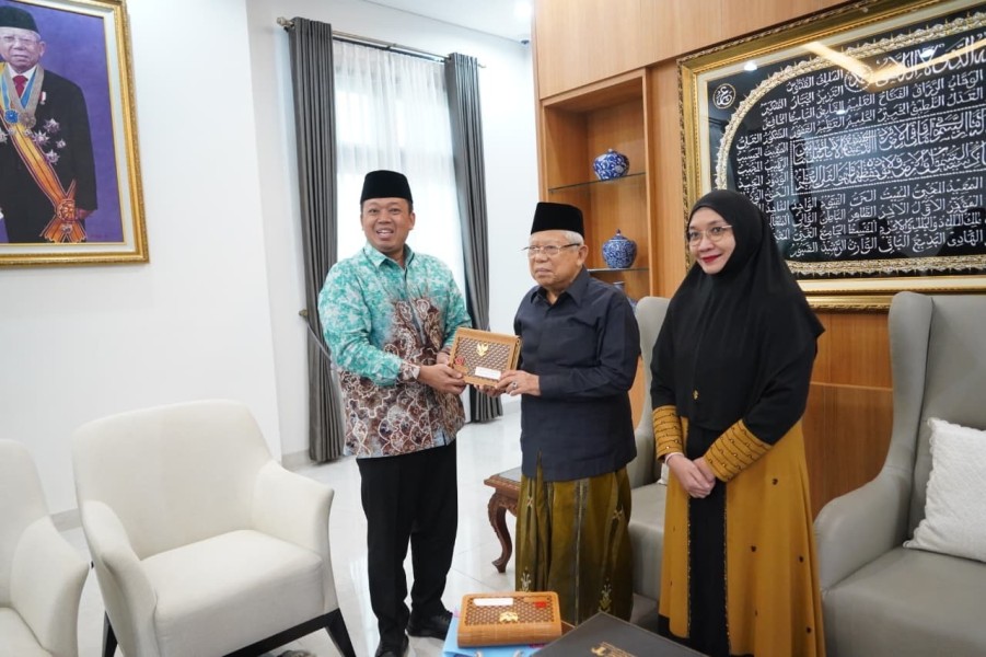 Wakili Pemerintah, Menteri Nusron Serahkan Undangan Upacara HUT RI ke 80 untuk Wapres Ma'ruf Amin