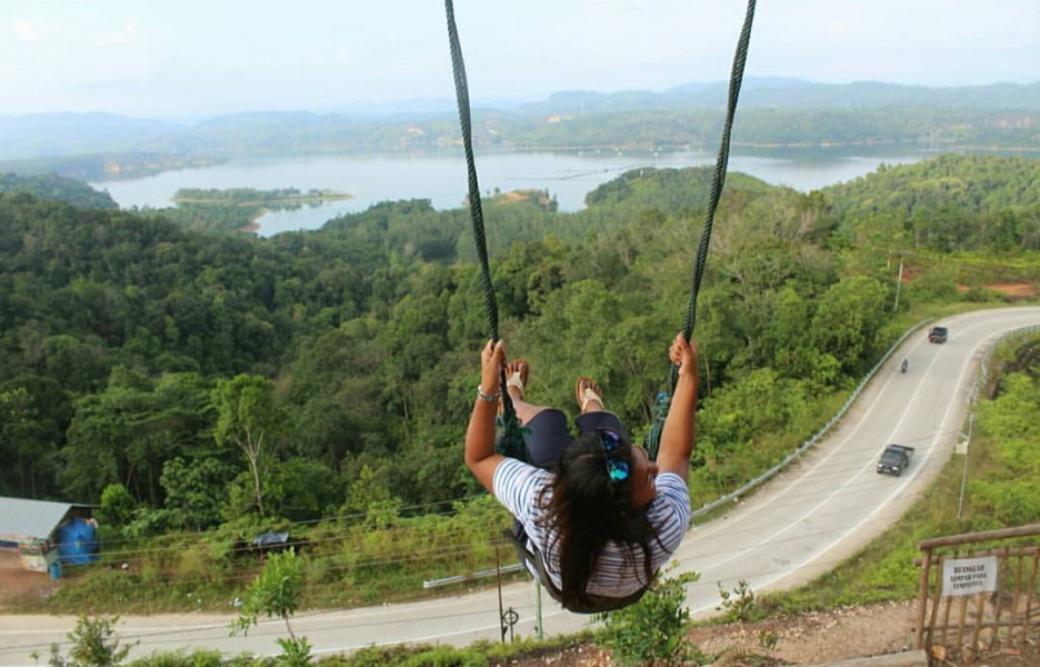 Sensasi Terbang di Atas Awan, Wahana Seru di Puncak Pukatan: Destinasi Wisata di Riau dengan Pemandangan Menakjubkan dan Lanskap yang Menyejukkan Mata