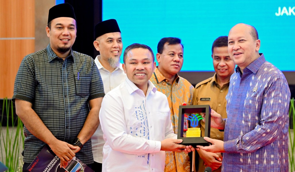 Gubernur Riau Abdul Wahid Usulkan Rel Kereta Batubara ke Menteri Investasi