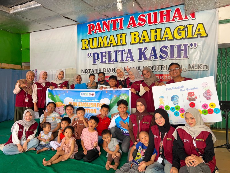 Tanamkan Cinta Bahasa Inggris Sejak Dini, Mahasiswa FBN Air Hitam Unri Ajak Anak Panti Belajar Sambil Bermain