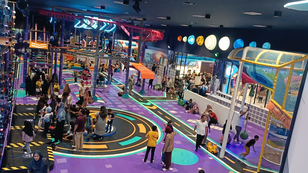 Milky Verse dan Tropikana Waterpark: Jelajahi Dunia Luar Angkasa dan Nikmati Wahana Air Seru di di Ramayana Panam Square Pekanbaru