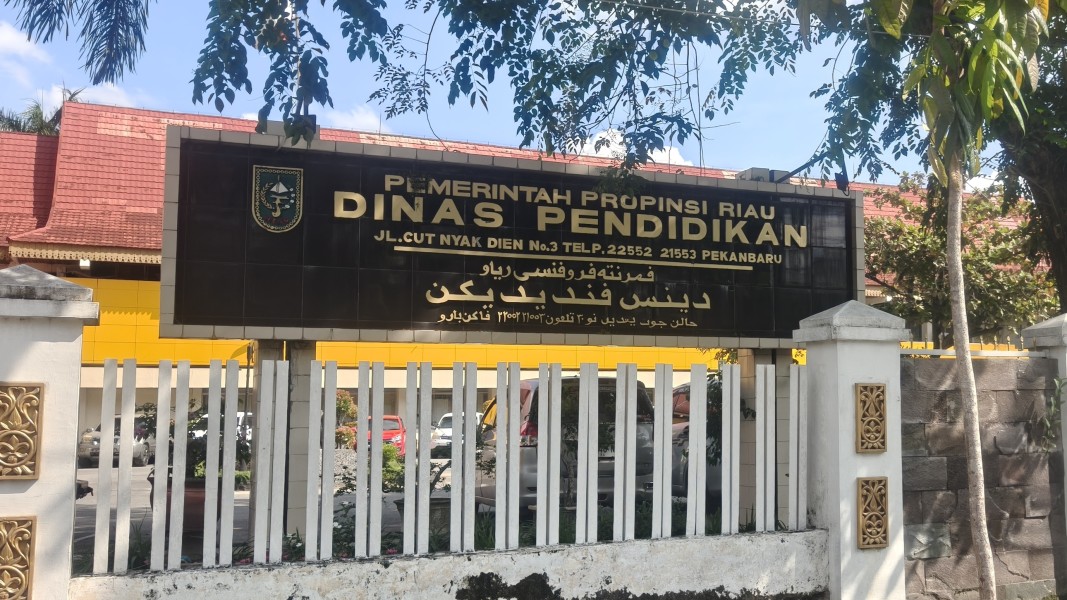 Kejati Riau Sita Dokumen dan Barang Bukti Elektronik dari Kantor Disdik Riau, Proyek Smart Board Rp9,5 Miliar Diusut