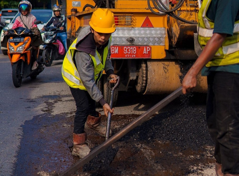 Dinas PUPR Lakukan Tambal Sulam di Beberapa Titik Ruas Jalan Kota Pekanbaru