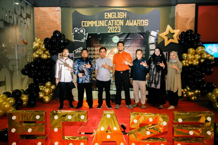 English Communication Awards Fikom Umri Sukses Digelar