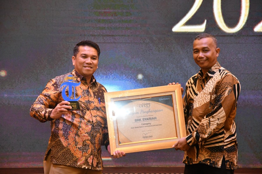 BRK Syariah Raih Penghargaan Best Sharia Bank in Innovations and Services pada Ajang Tribun Pekanbaru Digital Award 2025