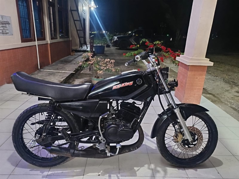 Aksi Curanmor Paling Kocak 2025: Nyolong Motor RX King Disimpen di Kamar, Loe Kira itu Boneka