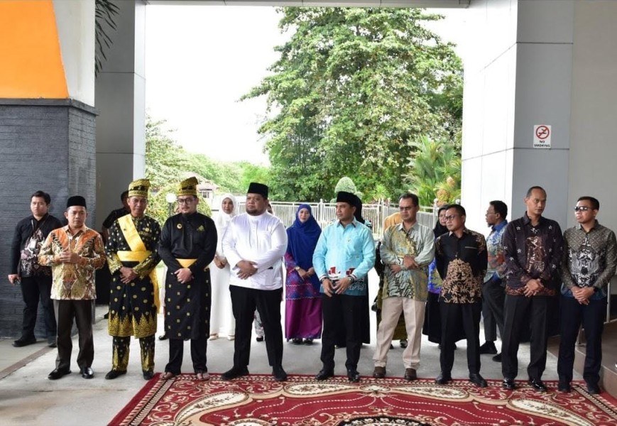 Pimpinan DPRD Pekanbaru Sambut Walikota dan Wakil Walikota Pekanbaru di Bandara SSK II