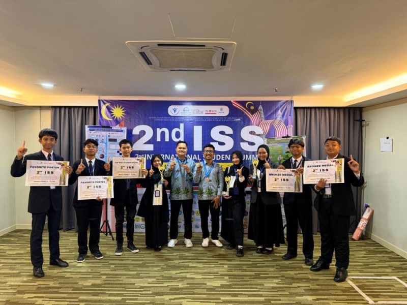 Dua Siswa MAN 1 Indragiri Hilir Raih Medali Perak di International Student Summit 2026