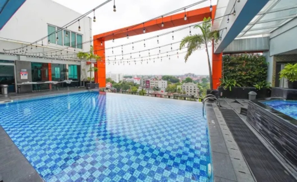 Tak Perlu Menginap! Ini Daftar 10 Kolam Renang Hotel di Pekanbaru yang Terbuka untuk Umum, Tarif Mulai Rp50 Ribu