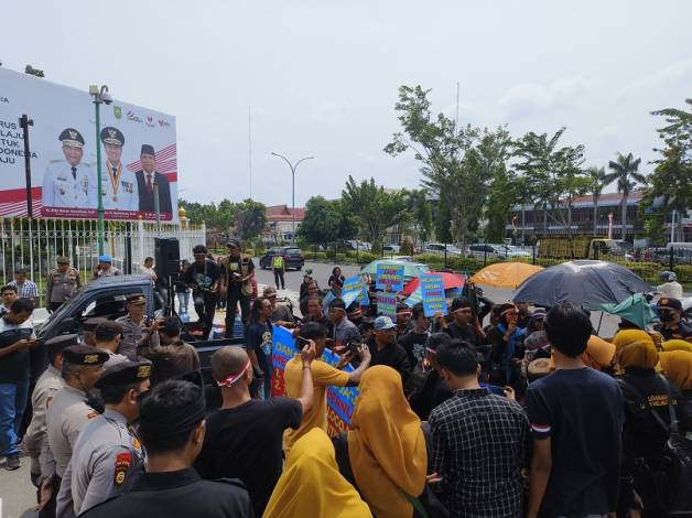 Didemo Nelayan, Pemprov Riau segera Cabut Izin Tambang PT Logomas Utama di Pulau Rupat