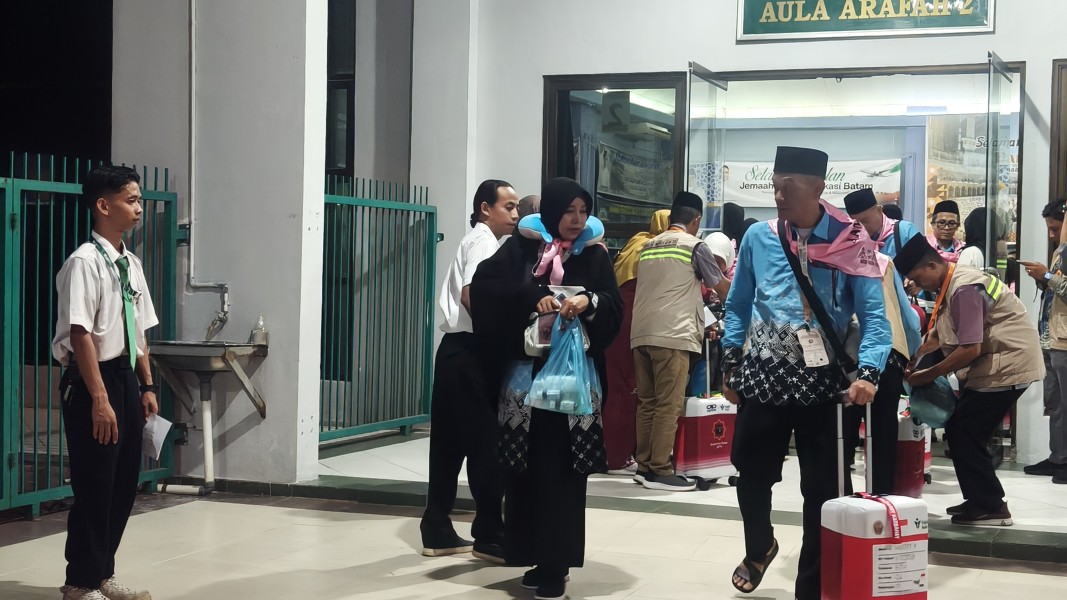 Pesawat Alami Kendala Teknis, Ratusan Jamah Haji Kloter 5 BTH Asal Kampar Riau Tertunda Berangkat ke Madinah