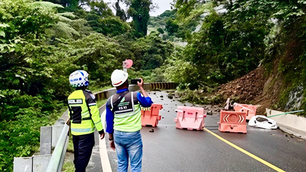 Longsor di Lembah Anai, Jalur Padang-Bukittinggi dan Akses Sumbar-Riau Ditutup Total
