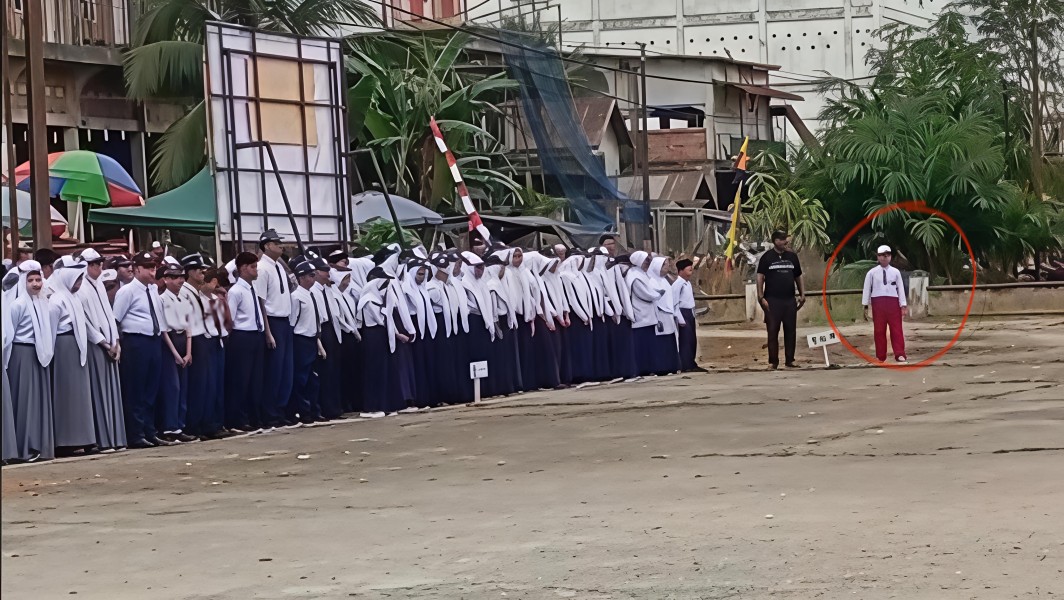 Viral Bocah SD Berdiri Sendirian saat Upacara HUT RI di Keritang, Netizen Bertanya ke Mana Siswa Lain