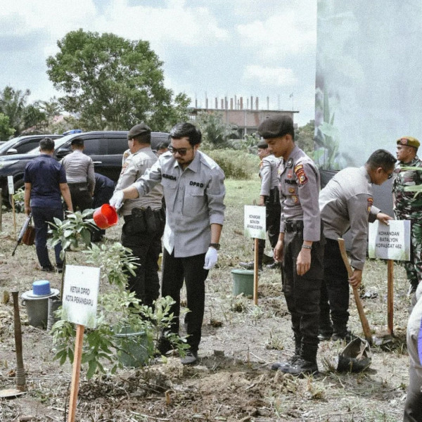 Wakil Ketua DPRD Pekanbaru Ginda Burnama Hadiri Aksi Penanaman 10 Juta Pohon