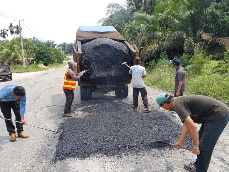 Pemprov Riau Perbaiki 92 Titik Jalan Maredan-Simpang Buatan, Mobilitas Warga dan Distribusi Barang Diharapkan Lebih Lancar