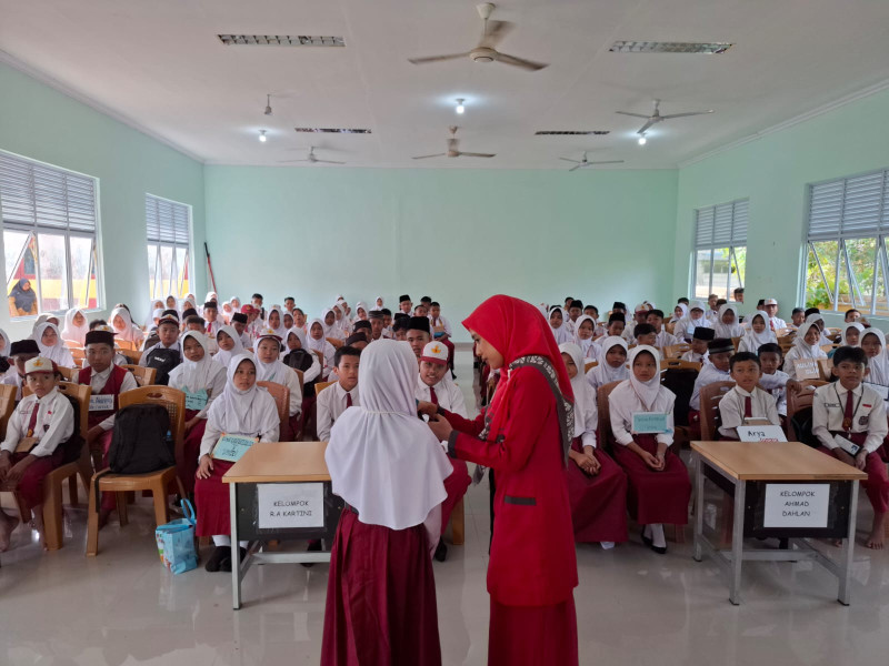 Pelajarnya Mulai Miliki Tabungan Simpel, BRK Syariah Jadwalkan Banking Day di SMPN 1 Lingga