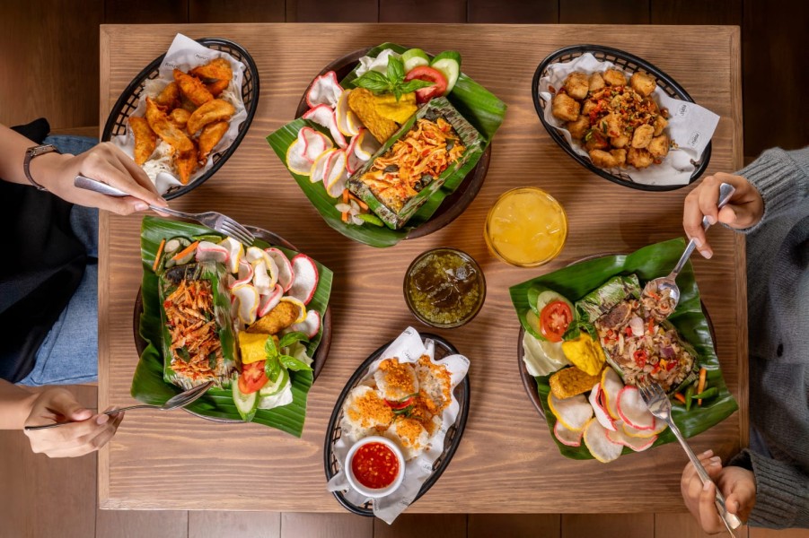 Sensasi Baru Nasi Goreng di The People’s Cafe: Waktunya Coba Nasi Goreng Bakar!