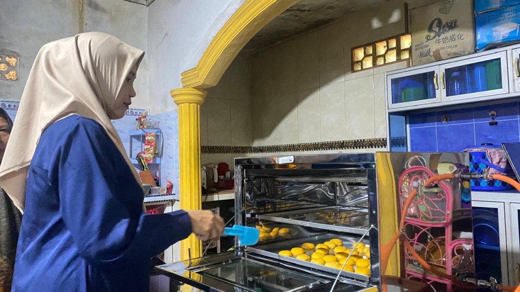 Perempuan Perajin Keripik Tempe di Bintan Menjadi Bukti Nyata Dampak Program CSR BRK Syariah bagi UMKM