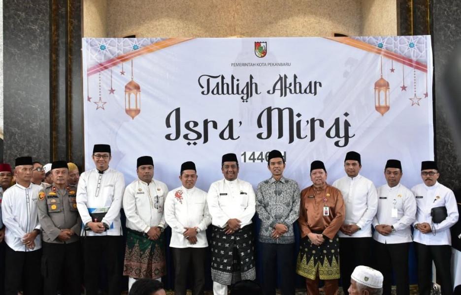 Ketua DPRD Pekanbaru Isa Lahamid Hadiri Tabligh Akbar Dalam Rangka Peringati Isra’ Mi’raj