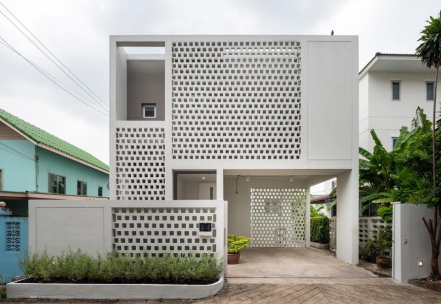 Rumah Minimalis Mau Pakai Roster? Ini Perbedaan Beton dan GRC yang Perlu Diketahui