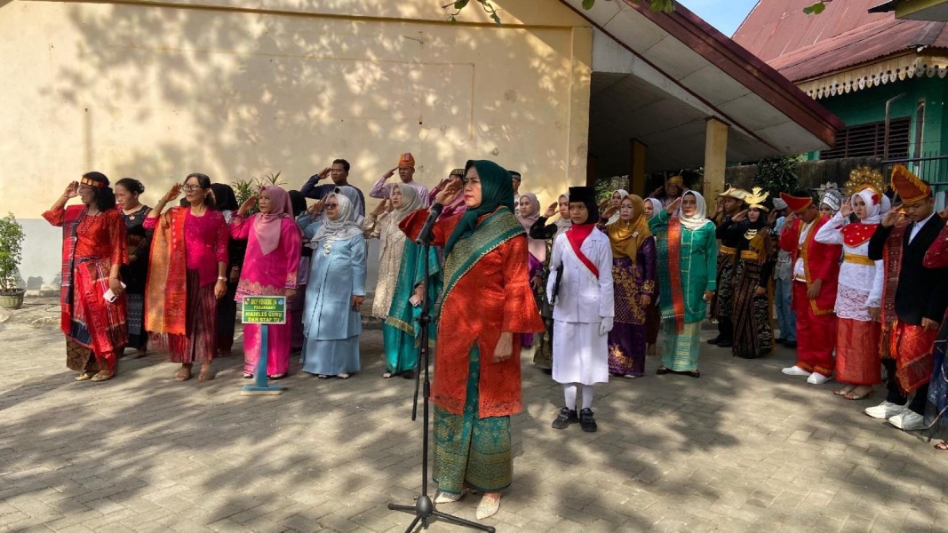 Parade Warna-warni Nusantara, Menghidupkan Kembali Sejarah di SMPN 16 Pekanbaru