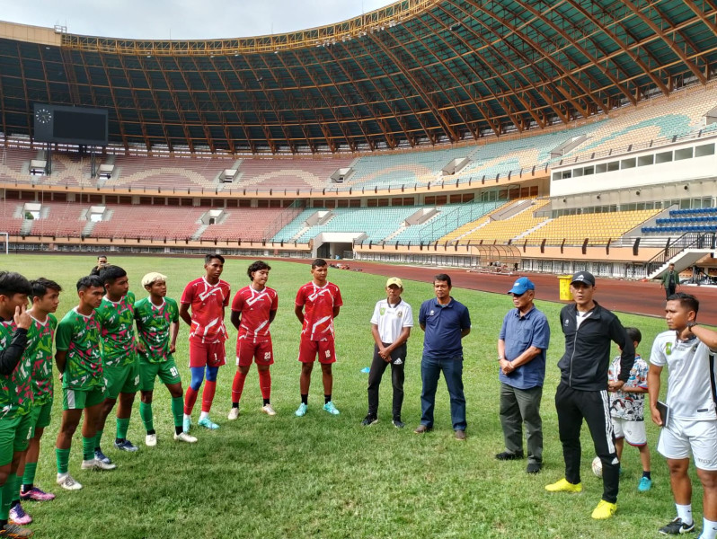 Pernah Bawa PSPS Lolos Liga Utama, Iskandar Hoesin Bakar Semangat Skuad Sepakbola Porwil Riau Menuju PON