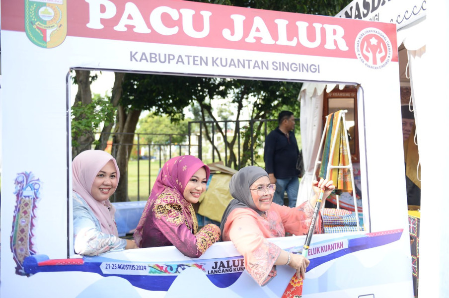 Pj Ketua TP-PKK Buka Bazar UMKM BBI/BBWI, Hadirkan 308 UMKM dari Kuliner Hingga Ekraf