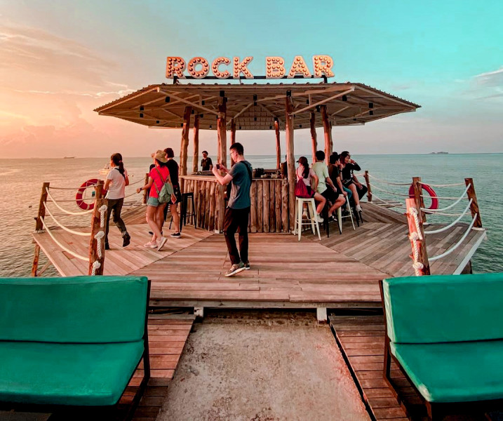 Next Level Cafe dan Infinity Beach Club : Tempat Nongkrong Kekinian dengan Pemandangan Pantai di Batam