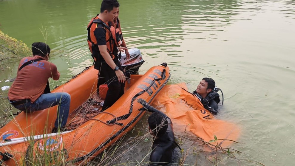 Tim SAR Temukan Pemuda 20 Tahun yang Tenggelam di Kolam Bekas Galian Basement