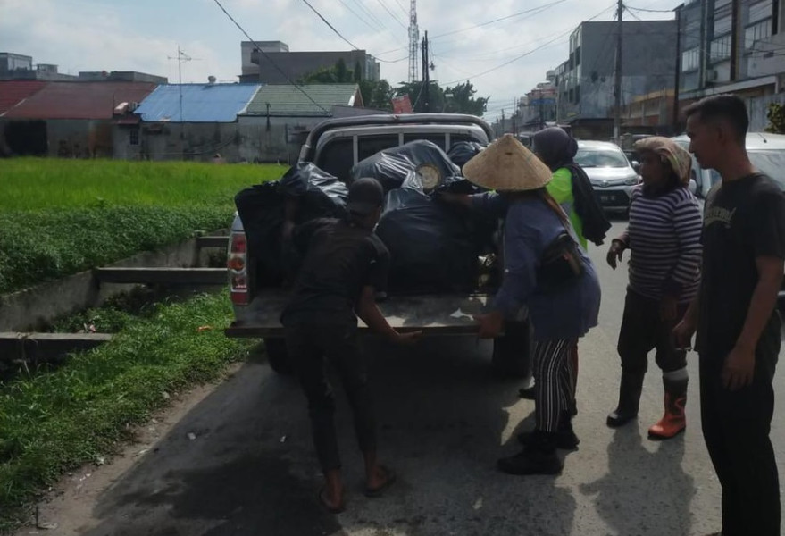DLHK Pekanbaru Beri Teguran kepada Warga yang Buang Sampah Diluar Jam Ketentuan