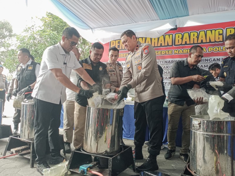 Polda Riau Musnahkan 25,7 Kg Sabu dan Puluhan Ribu Butir Ekstasi, Nilai Barang Bukti Capai Rp69,7 Miliar