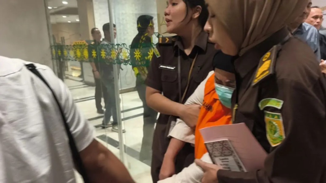 Kejati Riau Tahan 8 Tersangka Korupsi Dana PI Rohil, Satu Orang Belum Dipanggil