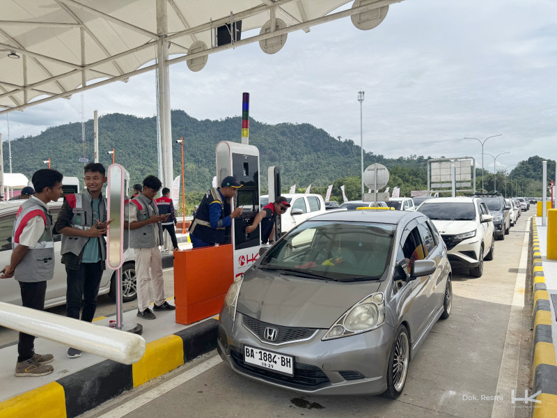 Resmi Dibuka, Tol Padang-Sicincin Langsung Jadi Favorit, Hari Pertama Dilintasi 2.813 Kendaraan