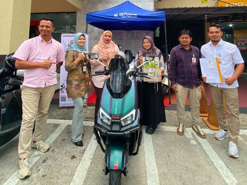 ASN P3K Kementerian Sosial di Bengkalis Bawa Pulang Sepeda Listrik dari Program Bedelau BRK Syariah