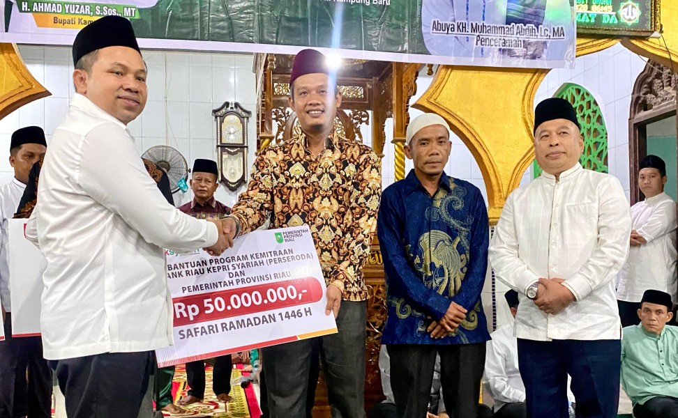 Safari Ramadan di Kampar, BRK Syariah Salurkan Program CSR ke Masjid Al Muttaqin