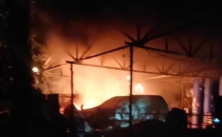 Tak Bisa Dibendung, Warga Bakar Gudang Bandar Narkoba di Rohil