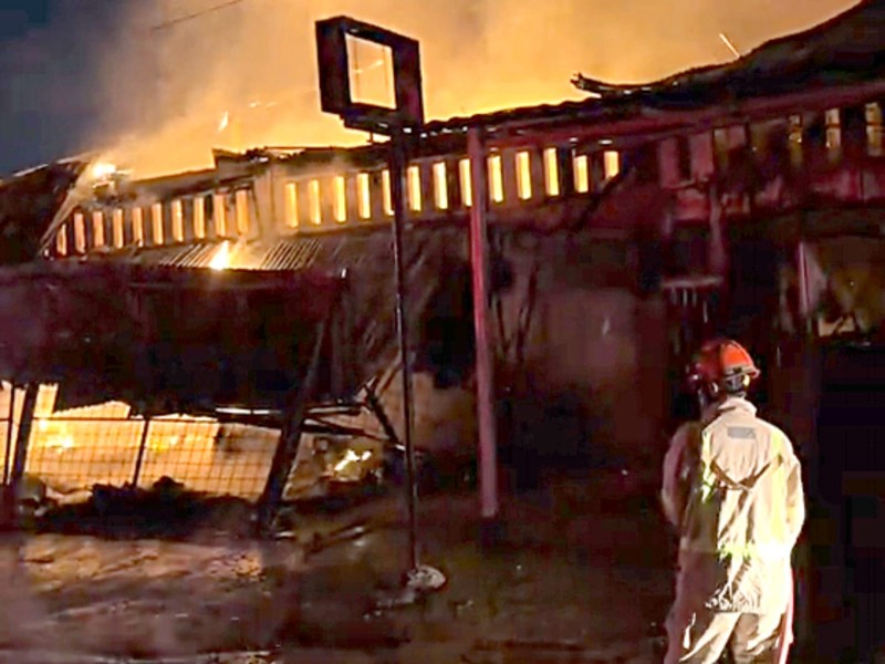 Lima Kios di Jalan Belimbing Pekanbaru Ludes Terbakar, Delapan Unit Damkar Diterjunkan